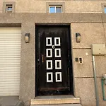 Urban Bunks Hostel - سرير في غرفة مشتركة